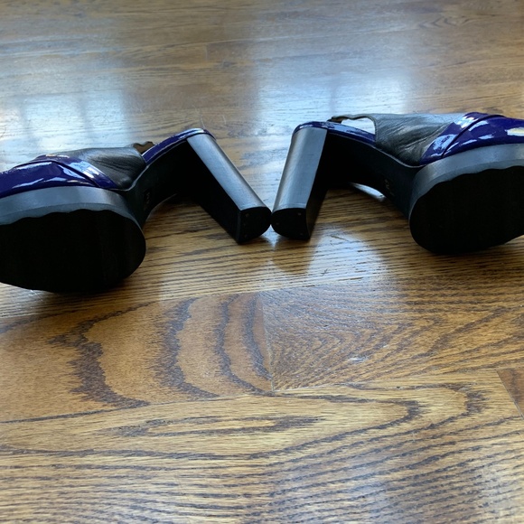 Michael Kors, platform sandals 4" heel - Picture 3 of 4